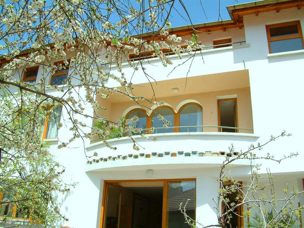 Family Hotel Sonata Samokov Exterior photo