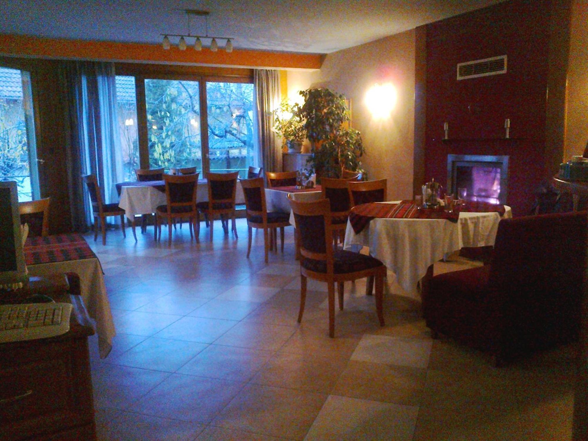 Family Hotel Sonata Samokov Exterior photo