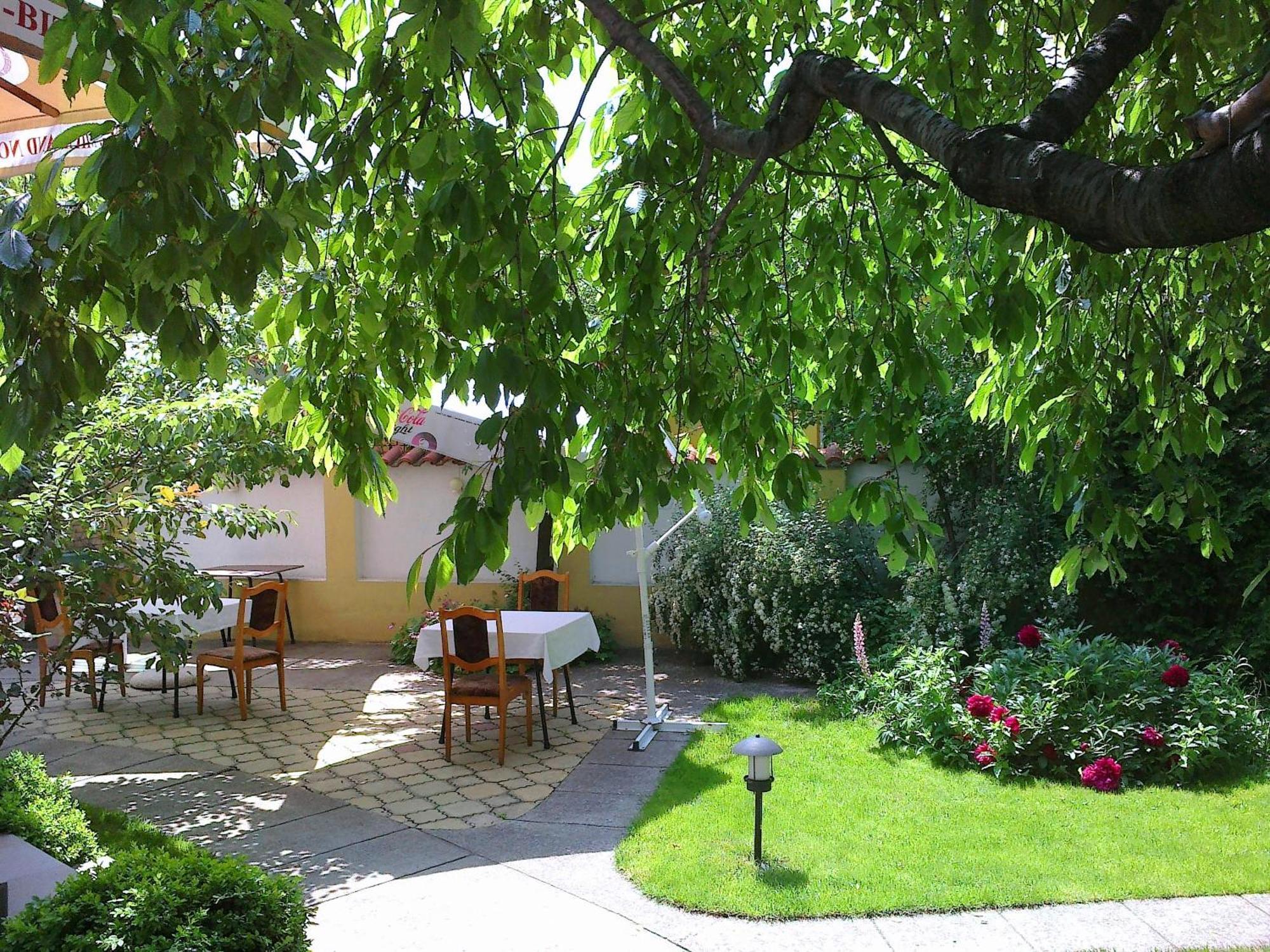 Family Hotel Sonata Samokov Exterior photo