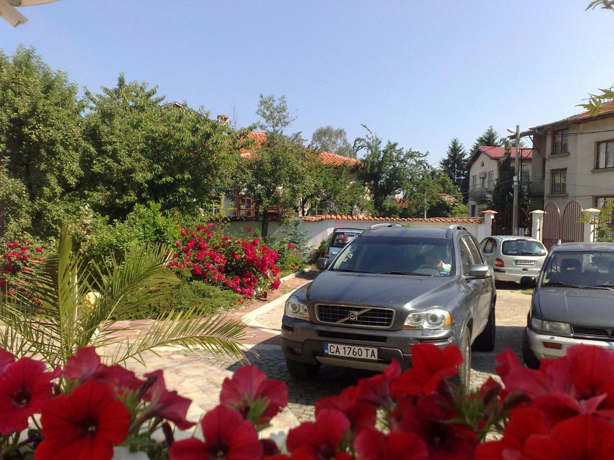 Family Hotel Sonata Samokov Exterior photo