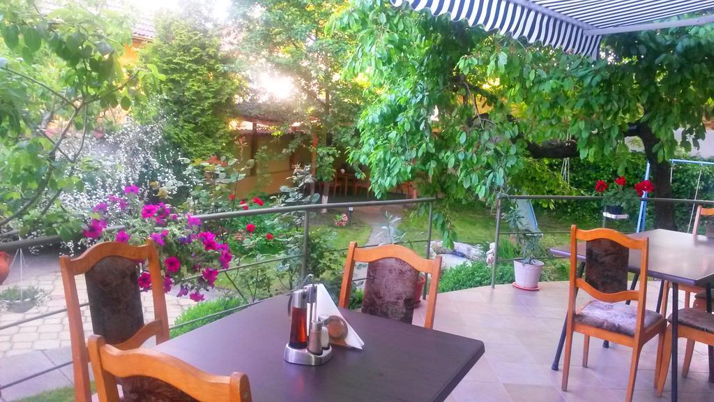 Family Hotel Sonata Samokov Exterior photo